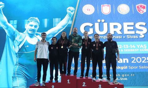 Minikler Türkiye Güreş Şampiyonası’nda Kızlar Kategorisi Müsabakaları Tamamlandı