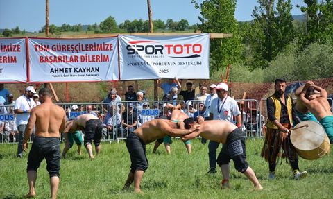 Tokat'ta Şehit Tümgeneral Aydoğan Aydın Karakucak Güreşleri Düzenlendi