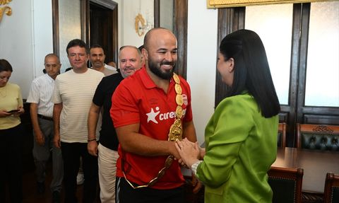 664. Kırkpınar Yağlı Güreşleri Başpehlivanı Orhan Okulu Antalya'ya Döndü