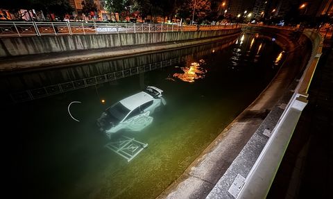 Adana'da Sulama Kanalına Devrilen Araçta 3 Yaralı