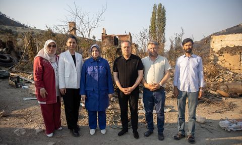 AK Parti Kadın Kolları Başkanı Ercan, Sakarya'da Yangınzede Mahalleleri Ziyaret Etti