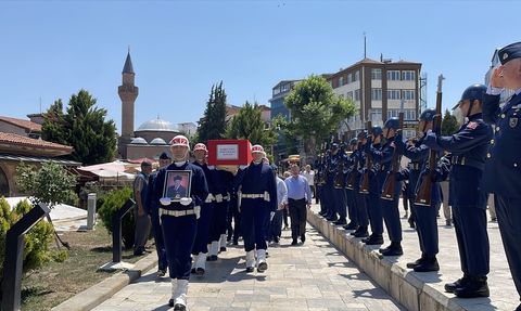 Amasya'da Kore Gazisi Zübeyir Köse Son Yolculuğuna Uğurlandı