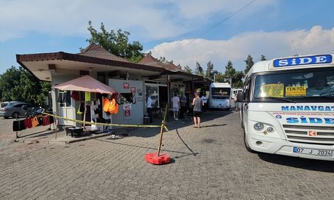 Antalya'da Dolmuş Şoförü Bıçaklı Saldırıya Uğradı