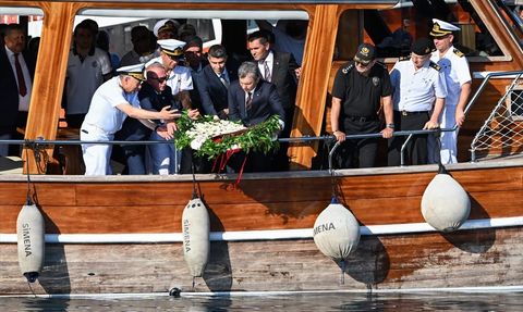 Antalya'da Yağlı Direk Yarışması Heyecanı