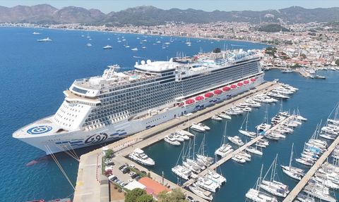 Aroya Kruvaziyeri Marmaris'te