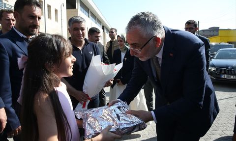 Bakan Işıkhan'dan Bitlis'te Çalışma Hayatı Mesajları