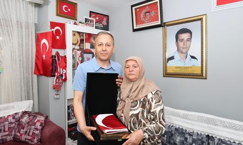 Bakan Yerlikaya'nın 15 Temmuz Şehidi Ziyareti