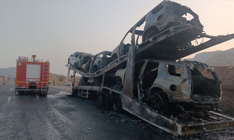 Batman'da Tır Yangını: 5 Araç Kullanılamaz Hale Geldi