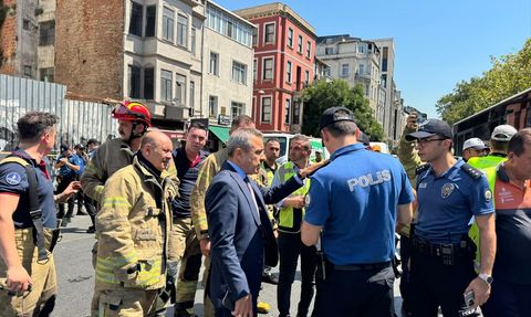 Beyoğlu'nda Zincirleme Trafik Kazası: 5 Yaralı