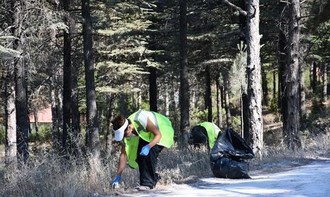 Bilecik'te Kent Ormanı'nda Temizlik Etkinliği: 20 Ton Çöp Toplandı