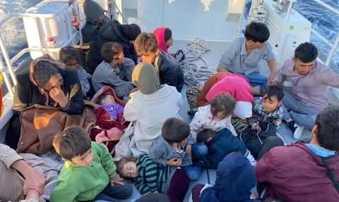 Çanakkale Açıklarında 27 Düzensiz Göçmen Kurtarıldı