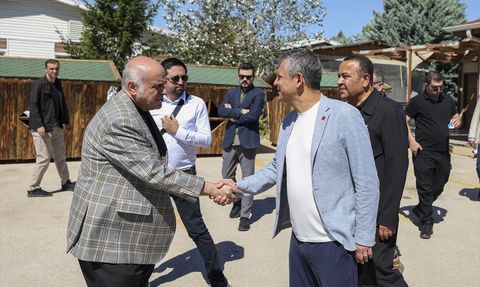 CHP Genel Başkanı Özgür Özel, Başkentte Vatandaşlarla Buluştu