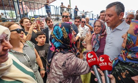 CHP Lideri Özgür Özel Yenimahalle'de Esnafla Bir Araya Geldi