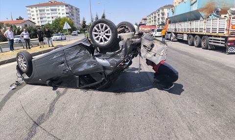 Çorum'da Üç Aracın Çarpıştığı Trafik Kazasında Altı Kişi Yaralandı