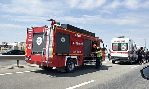 Edirne'de Otomobil ve SUV Aracın Çarpışması: 6 Yaralı
