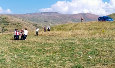Erzurum'da Biçerdöver Kazası: Yaralı Ambulans Helikopterle Hastaneye Sevk Edildi