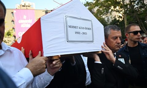 Eski CHP Genel Başkanı Altan Öymen'in Cenazesi Toprağa Verildi