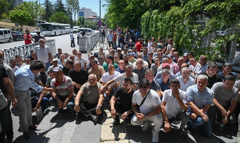 Eskişehir'de İşçiler Alacakları İçin Eylem Düzenledi