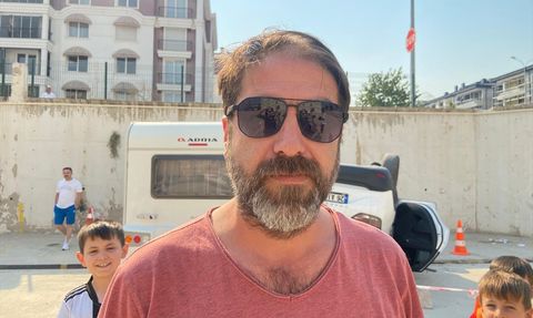 Eskişehir'de Otomobil Site Bahçesine Düştü