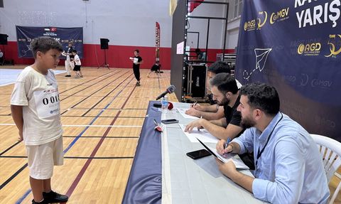 Filistin Temalı Kağıt Uçak Yarışması Gaziosmanpaşa'da Düzenlendi