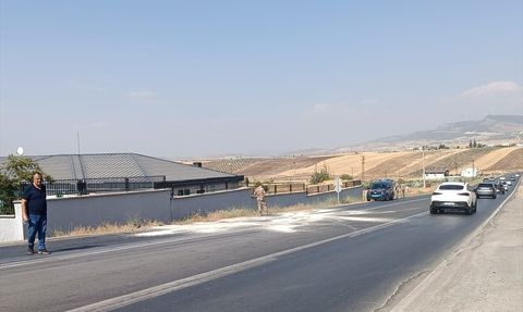 Gaziantep'te Otomobil ve Hafif Ticari Araç Çarpıştı: 7 Yaralı