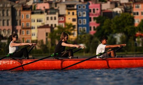 Haliç'te Kürek Sporuna İlgi Artıyor