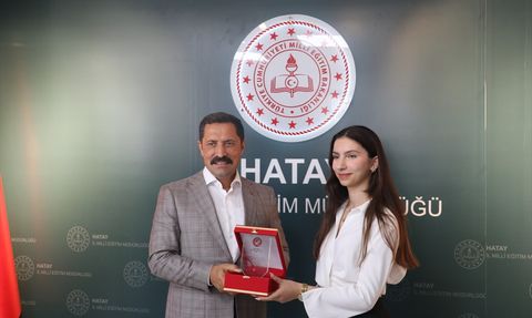 Hatay'da Başarıya Ödül: LGS ve YKS'de Hedeflere Ulaşan Öğrenciler Ödüllendirildi