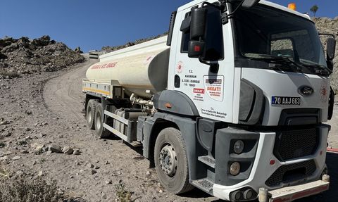 Karaman'da Yılkı Atlarına Su Taşınıyor