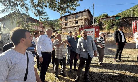 Kızılcahamam'da Yangın Felaketi: 8 Ev Kül Oldu