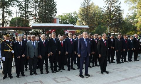 KKTC'de Cumhurbaşkanı Erdoğan'dan Anıta Ziyaret