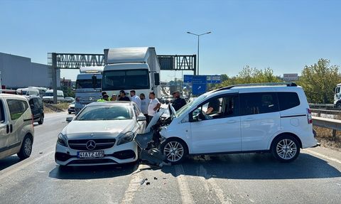 Kocaeli D-100 Kara Yolunda Zincirleme Kaza: 2 Yaralı