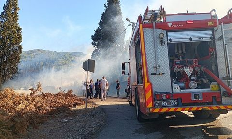 Kocaeli Karamürsel'de Orman Yangınına Müdahale Devam Ediyor