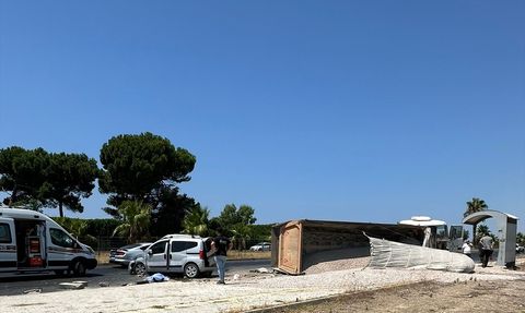 Manavgat'ta Tırla Hafif Ticari Araç Çarpıştı: Bir Kişi Hayatını Kaybetti