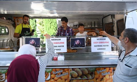 Ozzy Osbourne Anısına Lokma İkramı