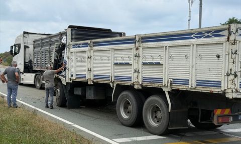 Rize'de Trafik Kazası: Kamyon Sürücüsü Yaralandı