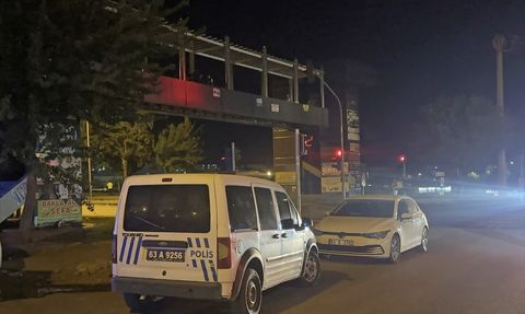 Şanlıurfa'da İntihar Girişimine Müdahale Eden Polis Yaralandı