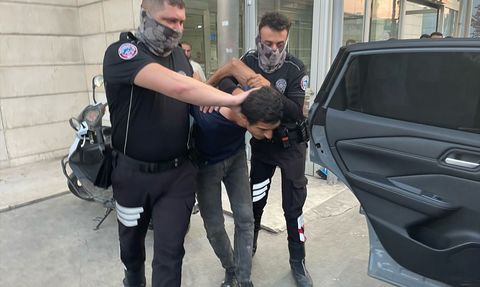 Şanlıurfa Hastanesinde Bıçaklı Saldırı: Başhekim Yardımcısı ve Güvenlik Görevlisi Yaralandı