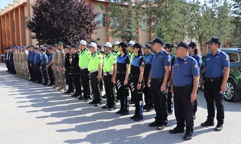 Sivas'taki Trafik Kazasında Eski Vali Erol Karaömeroğlu Hayatını Kaybetti