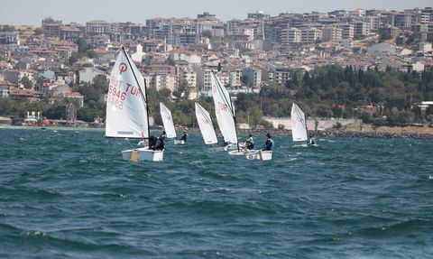 Tekirdağ'da 'Demokrasi ve Milli Birlik Yelken Yarışları' Başladı
