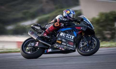 Toprak Razgatlıoğlu, İngiltere'de 3 Yarışın 3'ünü de Kazandı