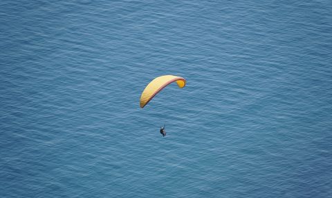 Uçmakdere'de Adrenalin Dolu Yamaç Paraşütü Deneyimi