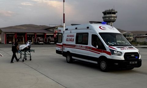 Van'da Akciğer Ödemi Olan Hasta Ambulans Helikopterle Hastaneye Ulaştırıldı