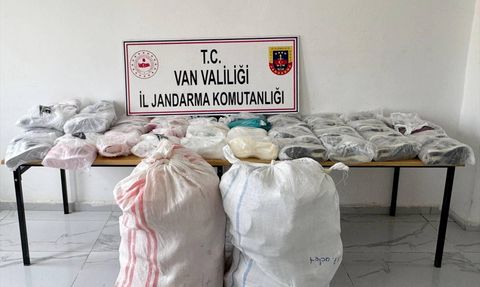 Van'da Kaçakçılık Operasyonları: 28 Şüpheli Gözaltında