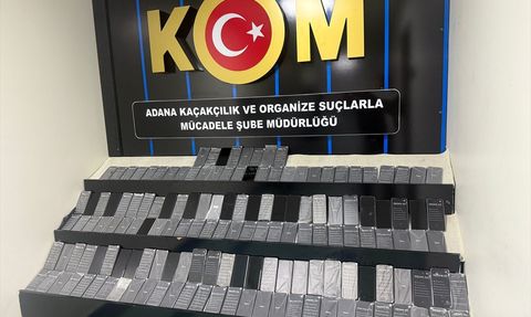 Adana'da Tırda 149 Kaçak Cep Telefonu Ele Geçirildi