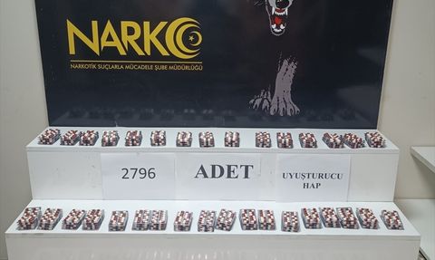 Adana'da Uyuşturucu Hap Operasyonu: 2 Bin 796 Hap Ele Geçirildi