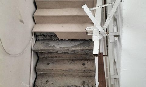 Adana'daki Apartman Çökmeye Karşı İtfaiye Harekete Geçti