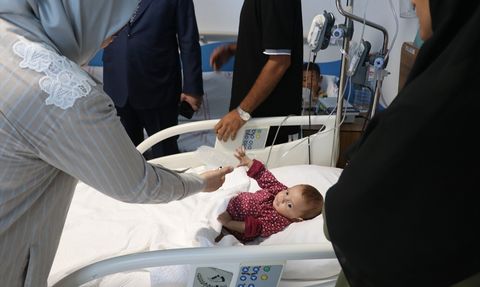 Adana Valisi Köşger, Gazzeli Aileyi Ziyaret Etti