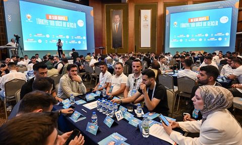 AK Parti Gençlik Kolları, Gençlerin Geleceğini Şekillendiriyor