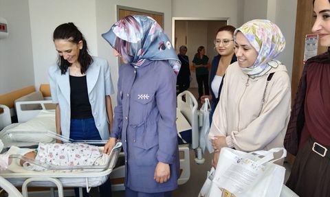 AK Parti Kadın Kolları Dünya Emzirme Haftası'nda Anneleri Unutmadı