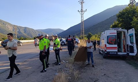 Amasya'da Trafik Kazası: 2 Ölü, 6 Yaralı